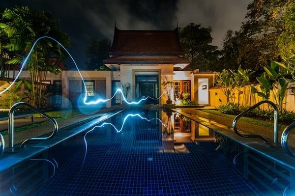 Quels sont les critères pour un bon éclairage de piscine en soirée ?